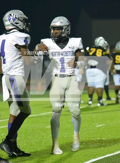 Thumbnail 2 in St. James vs. North Webster (LHSAA D3 Non-Select Regional) photogallery.