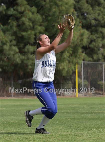 Thumbnail 1 in Crescenta Valley @ Burbank photogallery.
