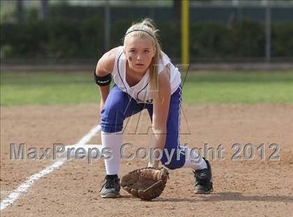 Thumbnail 3 in Crescenta Valley @ Burbank photogallery.