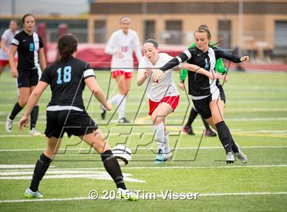 Thumbnail 3 in Regis Jesuit vs. Mountain Range (CHSAA 5A First Round) photogallery.