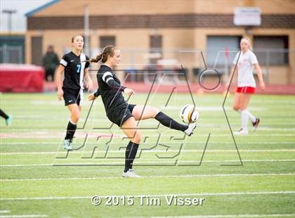 Thumbnail 2 in Regis Jesuit vs. Mountain Range (CHSAA 5A First Round) photogallery.