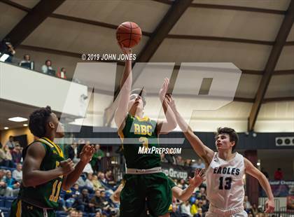 Thumbnail 2 in Middletown South vs. Red Bank Catholic (HoopGroup Boardwalk Showcase) photogallery.