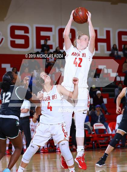 Thumbnail 2 in Mater Dei vs. Orangewood Academy (Battle at the Beach) photogallery.