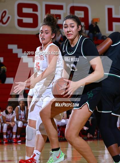 Thumbnail 3 in Mater Dei vs. Orangewood Academy (Battle at the Beach) photogallery.