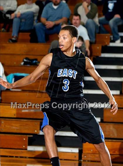 Thumbnail 1 in Central Hardin vs. East Jessamine (Lloyd Memorial Classic) photogallery.