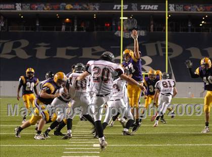 Thumbnail 2 in St. John's vs. Kinkaid photogallery.
