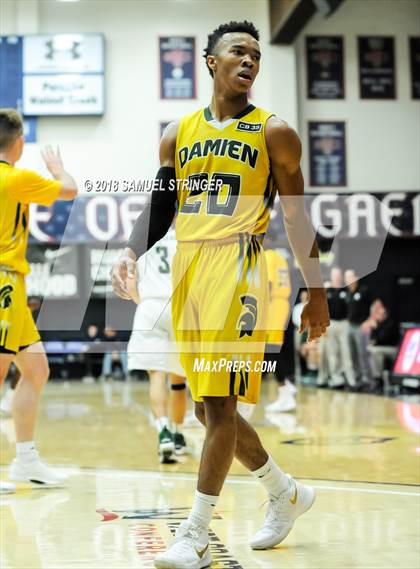 Thumbnail 2 in De La Salle vs. Damien (MaxPreps MLK Classic) photogallery.