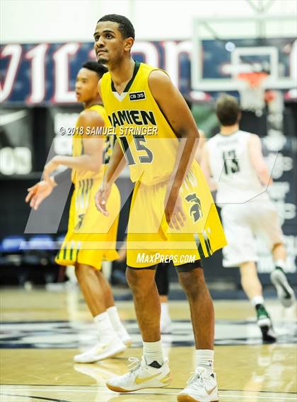Thumbnail 1 in De La Salle vs. Damien (MaxPreps MLK Classic) photogallery.
