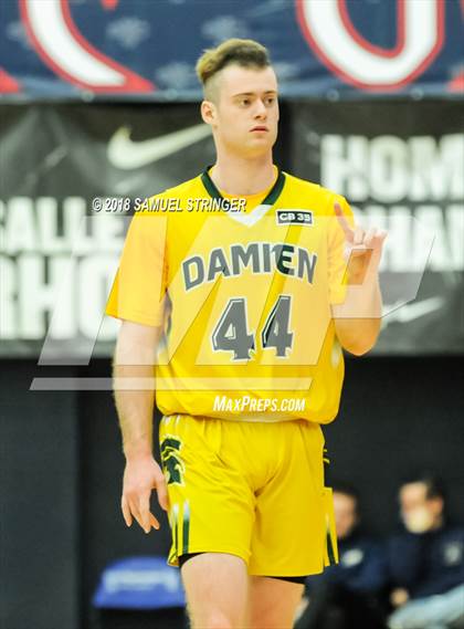 Thumbnail 1 in De La Salle vs. Damien (MaxPreps MLK Classic) photogallery.