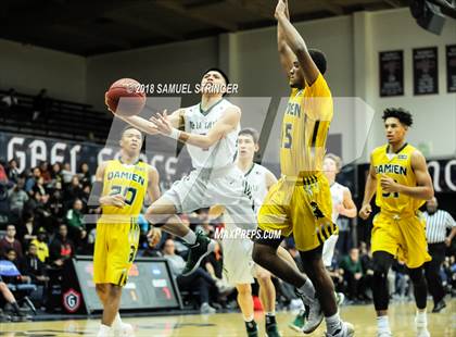 Thumbnail 3 in De La Salle vs. Damien (MaxPreps MLK Classic) photogallery.