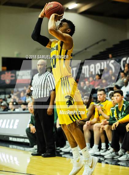 Thumbnail 1 in De La Salle vs. Damien (MaxPreps MLK Classic) photogallery.