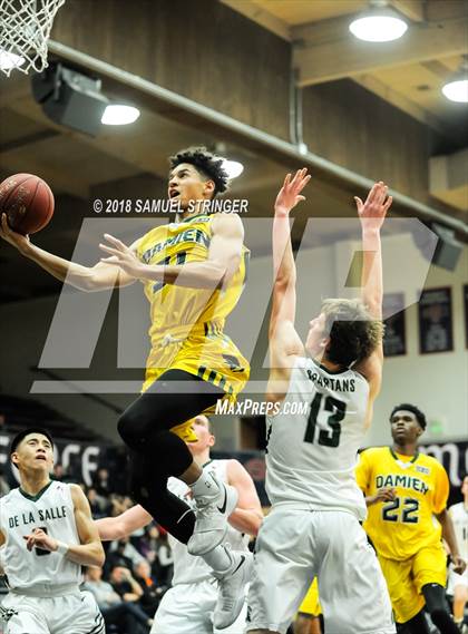 Thumbnail 2 in De La Salle vs. Damien (MaxPreps MLK Classic) photogallery.