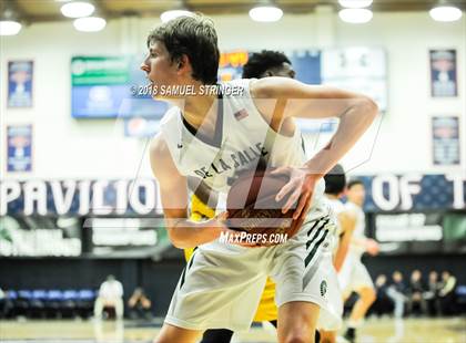 Thumbnail 3 in De La Salle vs. Damien (MaxPreps MLK Classic) photogallery.