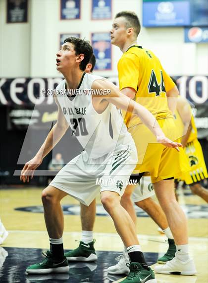 Thumbnail 1 in De La Salle vs. Damien (MaxPreps MLK Classic) photogallery.