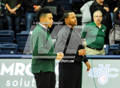 Thumbnail 2 in De La Salle vs. Damien (MaxPreps MLK Classic) photogallery.