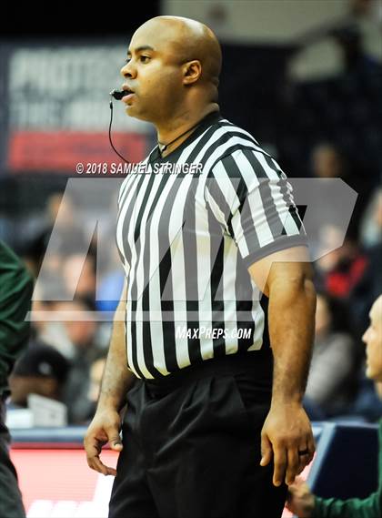 Thumbnail 3 in De La Salle vs. Damien (MaxPreps MLK Classic) photogallery.