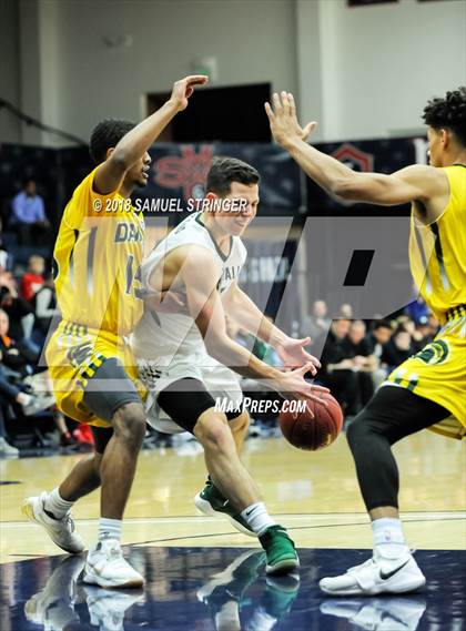 Thumbnail 2 in De La Salle vs. Damien (MaxPreps MLK Classic) photogallery.