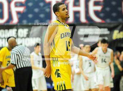 Thumbnail 1 in De La Salle vs. Damien (MaxPreps MLK Classic) photogallery.