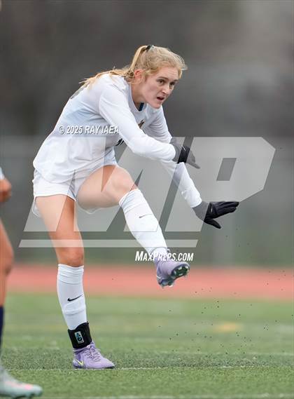 Thumbnail 1 in Elk Grove vs. Rio Americano (River City Raider Cup) photogallery.