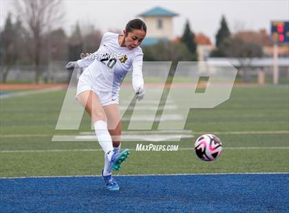 Thumbnail 1 in Elk Grove vs. Rio Americano (River City Raider Cup) photogallery.
