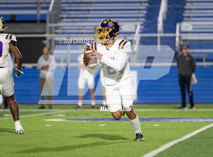 Thumbnail 1 in Weimar @ Mason (UIL Football 2A Division 1 Region 4 Area) photogallery.