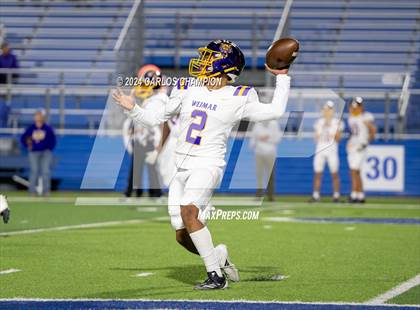 Thumbnail 2 in Weimar @ Mason (UIL Football 2A Division 1 Region 4 Area) photogallery.