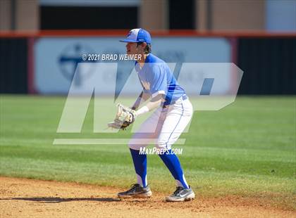 Thumbnail 2 in Vandebilt Catholic vs. Brother Martin (Catholic High School) photogallery.