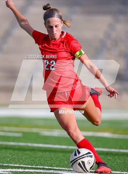 Thumbnail 1 in Klein vs The Woodlands (UIL6A Region 2 Area Playoff) photogallery.