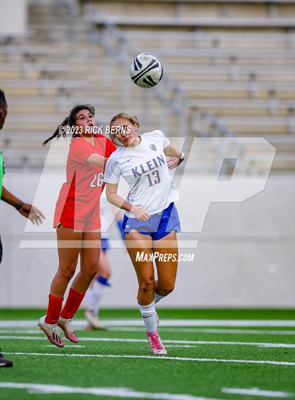 Thumbnail 3 in Klein vs The Woodlands (UIL6A Region 2 Area Playoff) photogallery.