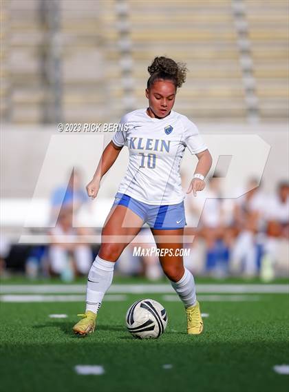 Thumbnail 2 in Klein vs The Woodlands (UIL6A Region 2 Area Playoff) photogallery.