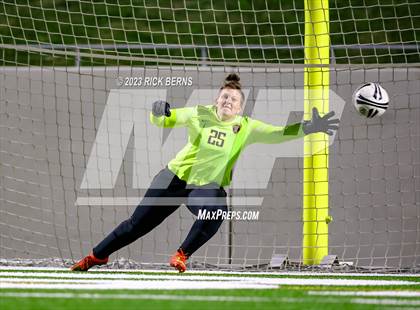 Thumbnail 2 in Klein vs The Woodlands (UIL6A Region 2 Area Playoff) photogallery.