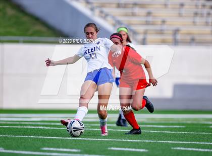 Thumbnail 2 in Klein vs The Woodlands (UIL6A Region 2 Area Playoff) photogallery.