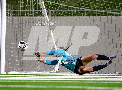 Thumbnail 2 in Klein vs The Woodlands (UIL6A Region 2 Area Playoff) photogallery.