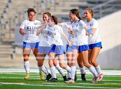 Thumbnail 2 in Klein vs The Woodlands (UIL6A Region 2 Area Playoff) photogallery.