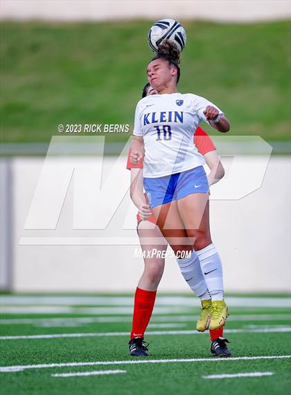 Thumbnail 2 in Klein vs The Woodlands (UIL6A Region 2 Area Playoff) photogallery.