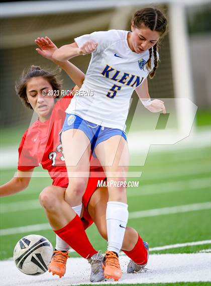 Thumbnail 2 in Klein vs The Woodlands (UIL6A Region 2 Area Playoff) photogallery.