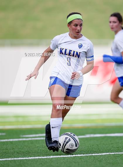 Thumbnail 3 in Klein vs The Woodlands (UIL6A Region 2 Area Playoff) photogallery.