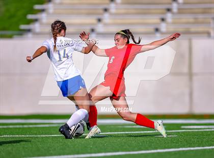 Thumbnail 2 in Klein vs The Woodlands (UIL6A Region 2 Area Playoff) photogallery.
