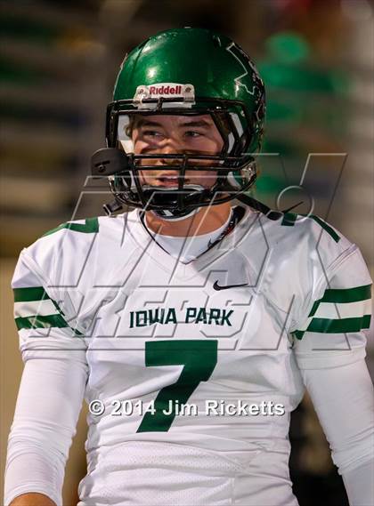 Thumbnail 3 in Iowa Park vs. Venus (UIL 4A Division 2 Region 1 Area Playoff) photogallery.