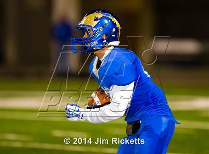 Thumbnail 3 in Iowa Park vs. Venus (UIL 4A Division 2 Region 1 Area Playoff) photogallery.