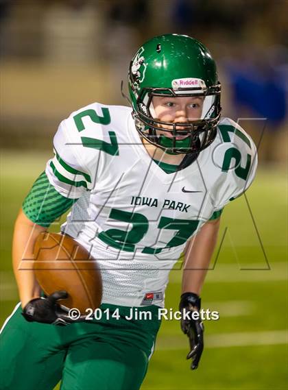 Thumbnail 3 in Iowa Park vs. Venus (UIL 4A Division 2 Region 1 Area Playoff) photogallery.