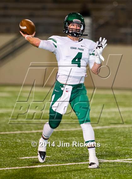 Thumbnail 3 in Iowa Park vs. Venus (UIL 4A Division 2 Region 1 Area Playoff) photogallery.