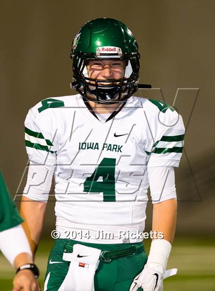 Thumbnail 3 in Iowa Park vs. Venus (UIL 4A Division 2 Region 1 Area Playoff) photogallery.