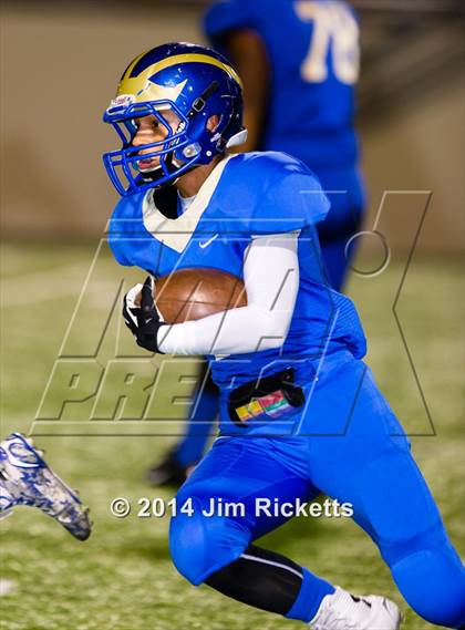Thumbnail 3 in Iowa Park vs. Venus (UIL 4A Division 2 Region 1 Area Playoff) photogallery.