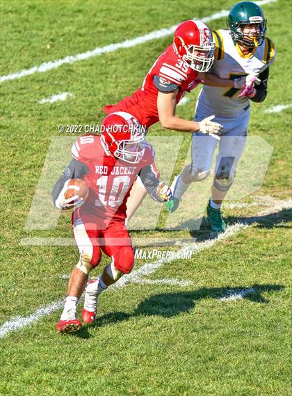 Thumbnail 3 in Finney @ Red Jacket (NYSPHSAA 8-Man Quarterfinal) photogallery.