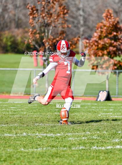 Thumbnail 3 in Finney @ Red Jacket (NYSPHSAA 8-Man Quarterfinal) photogallery.