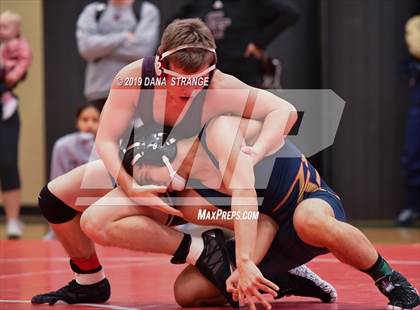 Thumbnail 2 in Knights Invitational photogallery.
