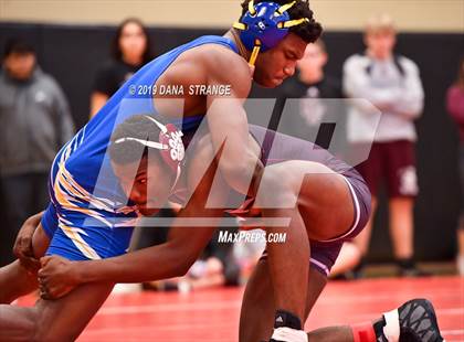 Thumbnail 1 in Knights Invitational photogallery.