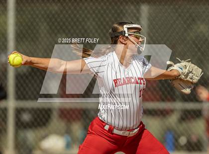 Thumbnail 3 in Lincoln Southeast vs. Scottsbluff photogallery.