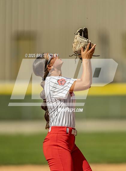 Thumbnail 2 in Lincoln Southeast vs. Scottsbluff photogallery.